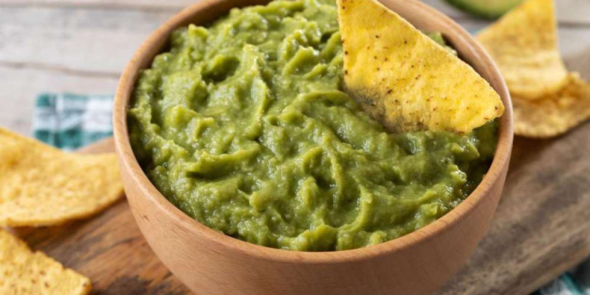 Guacamole: what kind of dish is it, what is it eaten with, benefits and harms, recipes