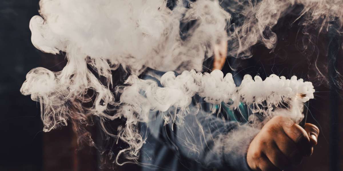 Comparing Disposable and Refillable Vapes: Mighty Mint Puff Bar vs Vaporesso XROS