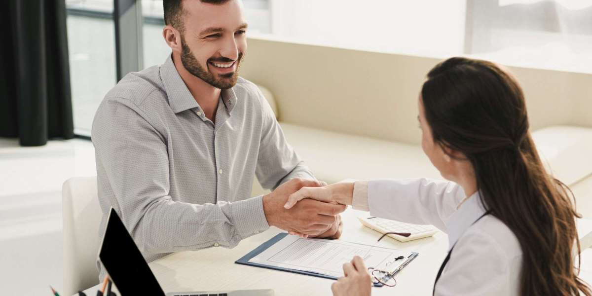 A Clear Guide to Insurance Options for Canadians and Visitors
