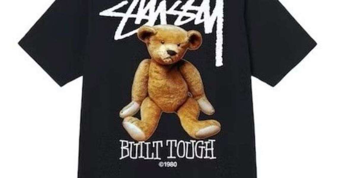Stussy hoodies and tees people love this year