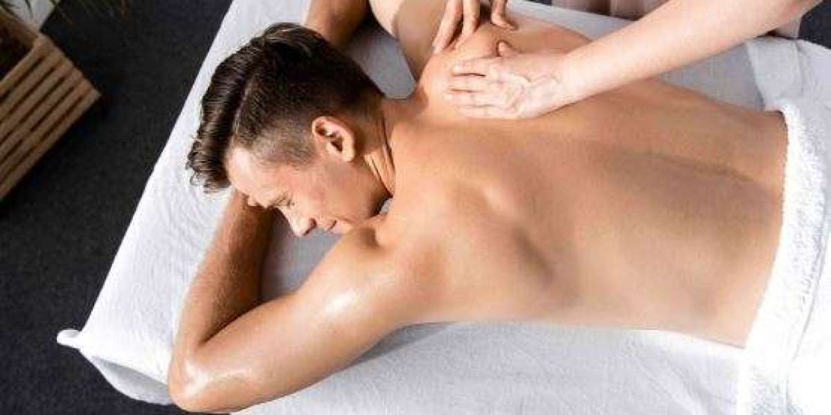 Full-Skin Rituals Amid the City: Using Body Contact to Recenter and Release