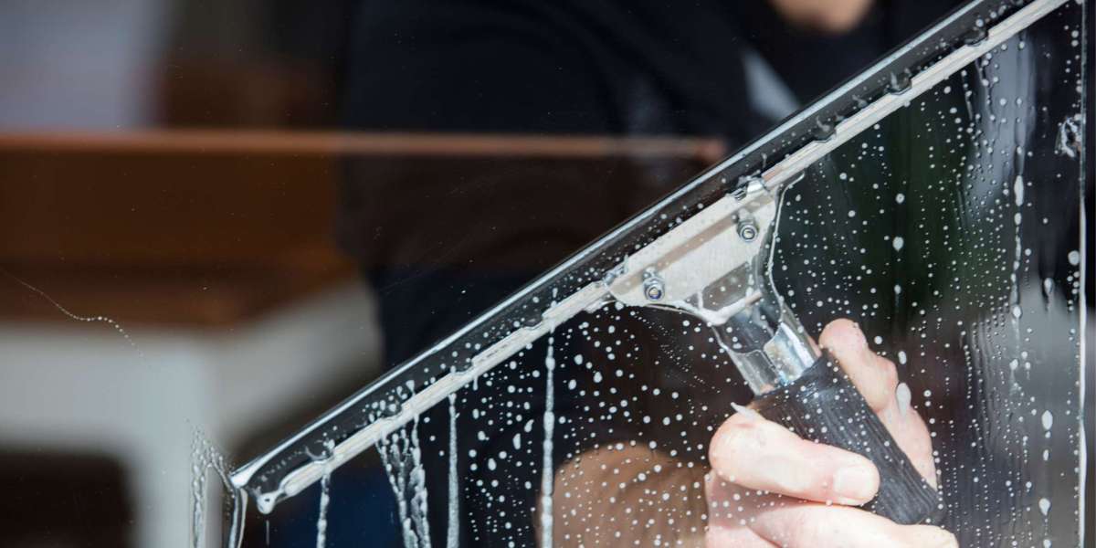 How to Tell if Your Home Needs a Window Cleaning Expert