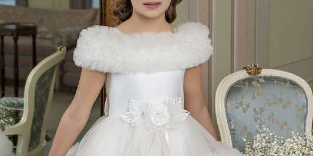 Timeless Elegance for Young Attendants: Discover the Perfect Lace Tulle Flower Girl Dress