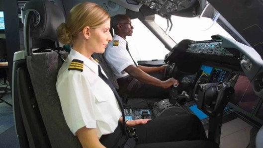 How Many Flying Hours Are Needed in Commercial Pilot Course