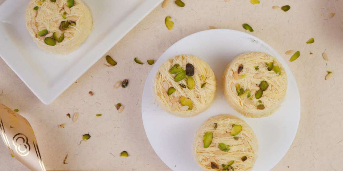 Fresh Kaju Katli & Soan Papdi – Order Indian Sweets at Maakhan Bhog