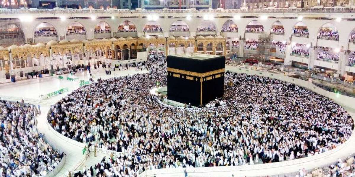 Are January Umrah Packages Available with Direct Flights?