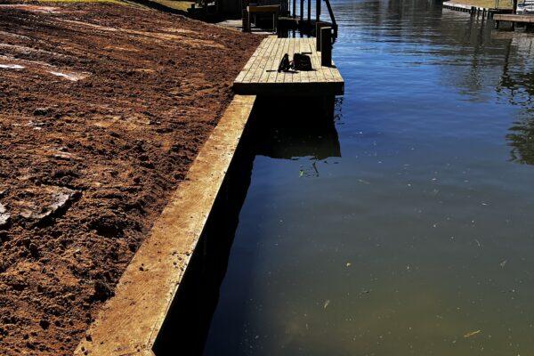 How a Reliable Bulkhead Contractor Protects Your Waterfront Property