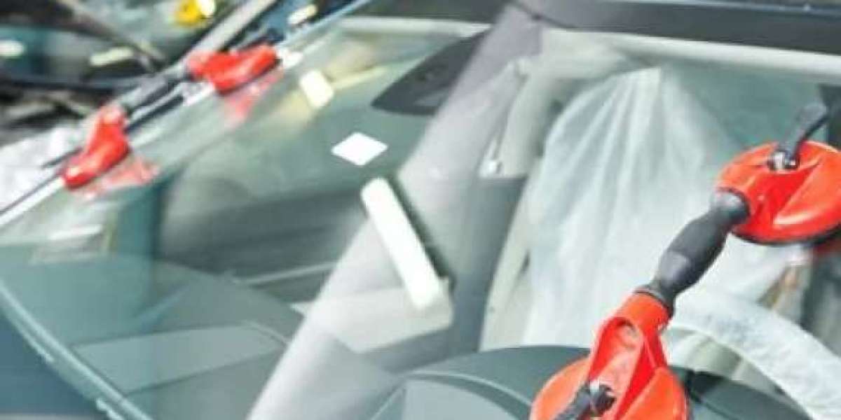 Cracked Windshield? Why Charlotte Drivers Are Choosing Galaxy Auto Glass for Mobile Repairs