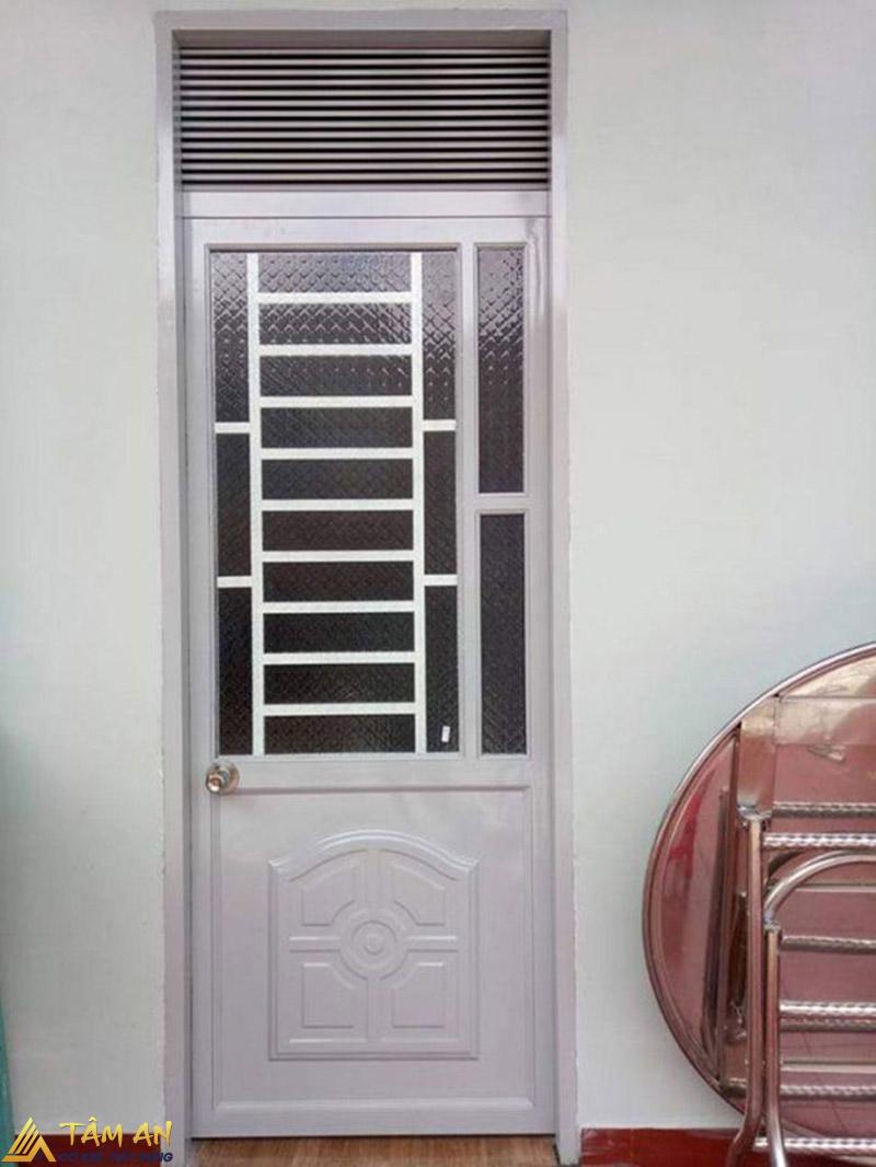 Mẫu cửa sắt 1 cánh phòng trọ đơn giản, bền đẹp, kín đáo