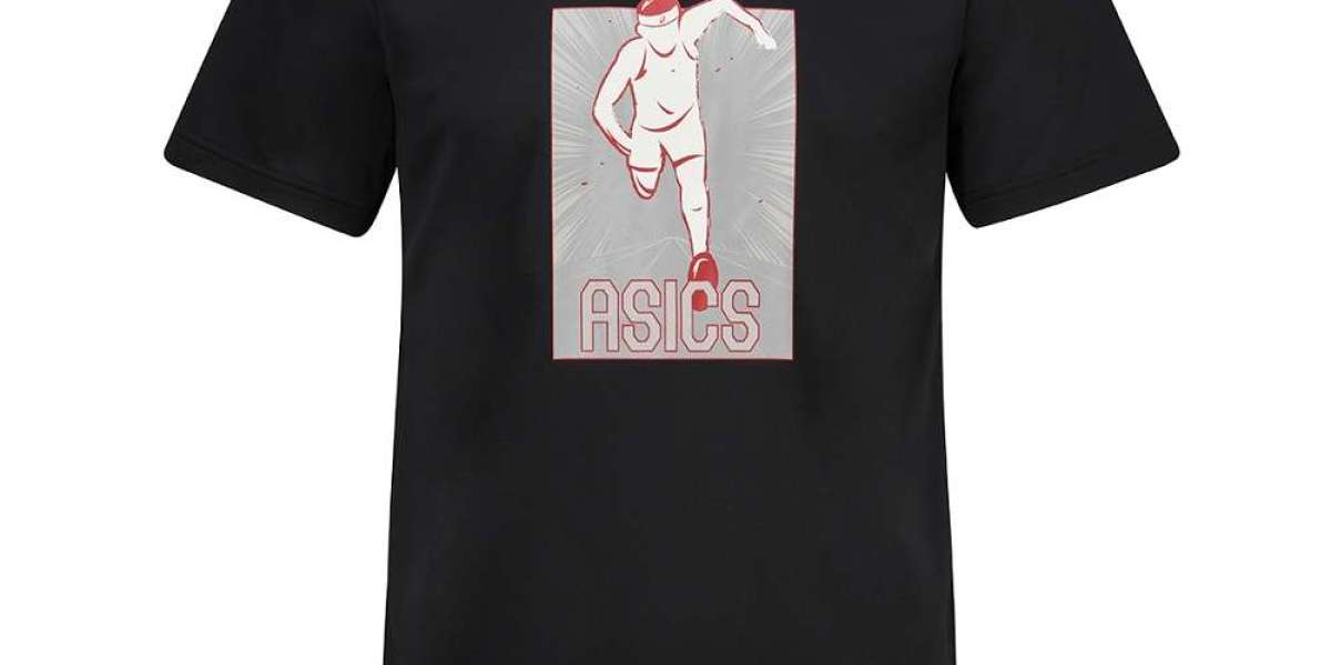 Asics 運動休閒上衣，展現簡約機能美學