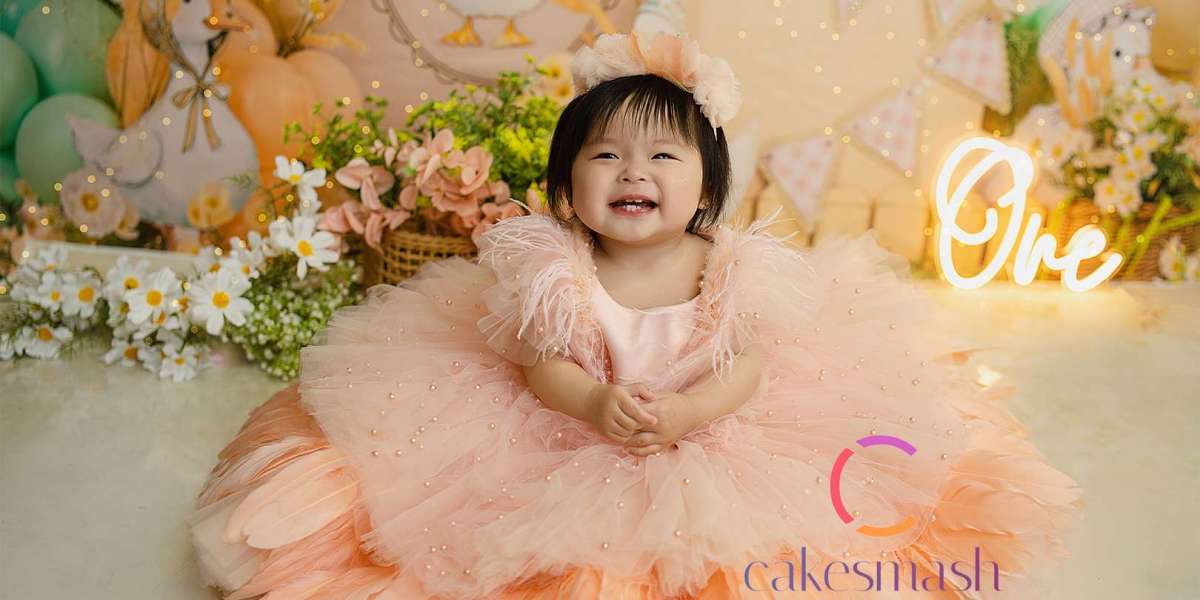 Fun & Creative Cake Smashing Photography in Sydney for Babies