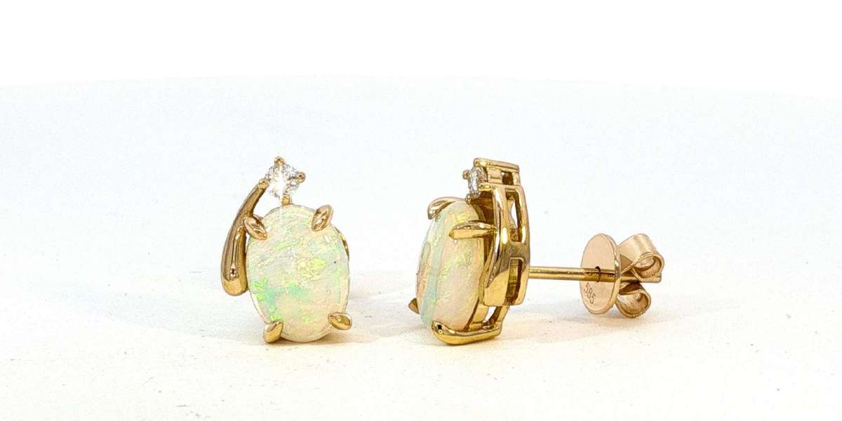 Why a White Opal Ring is the Perfect Gift for Her