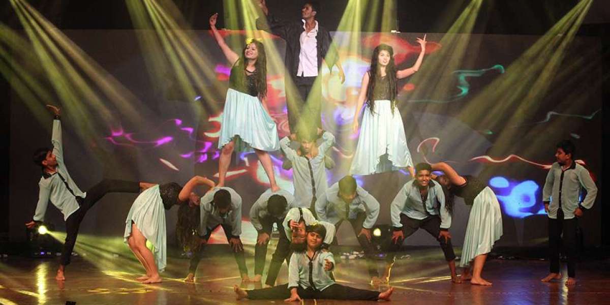 Bollywood Dance Class in Ambabari – Buskers Dance Institute