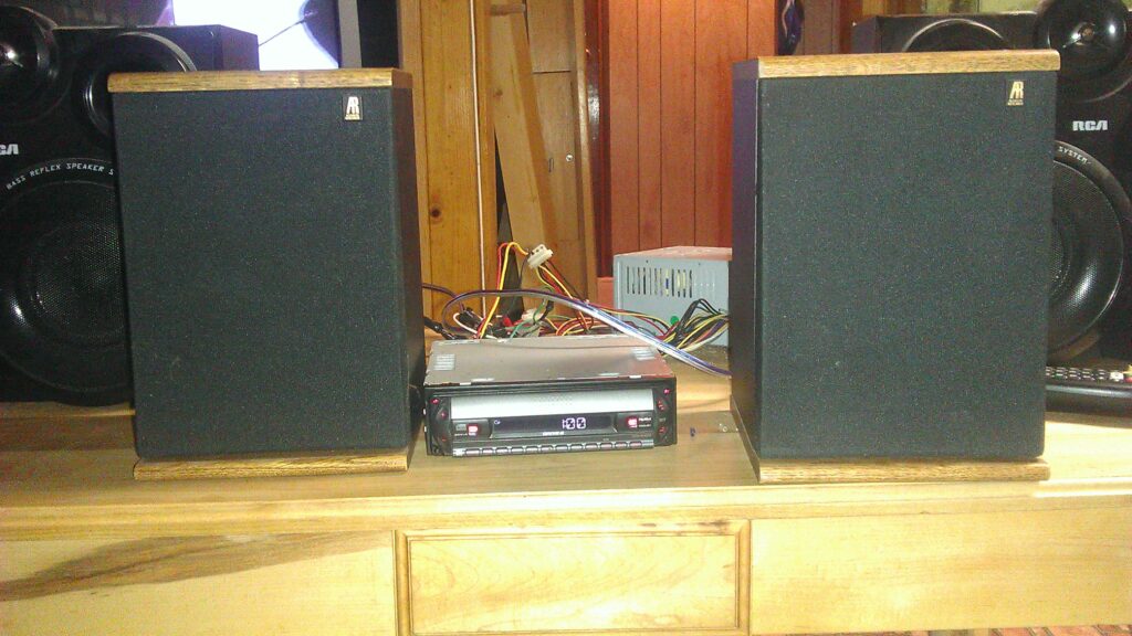 Jak podłączyć radio samochodowe w domu? - Budowlany Ninja